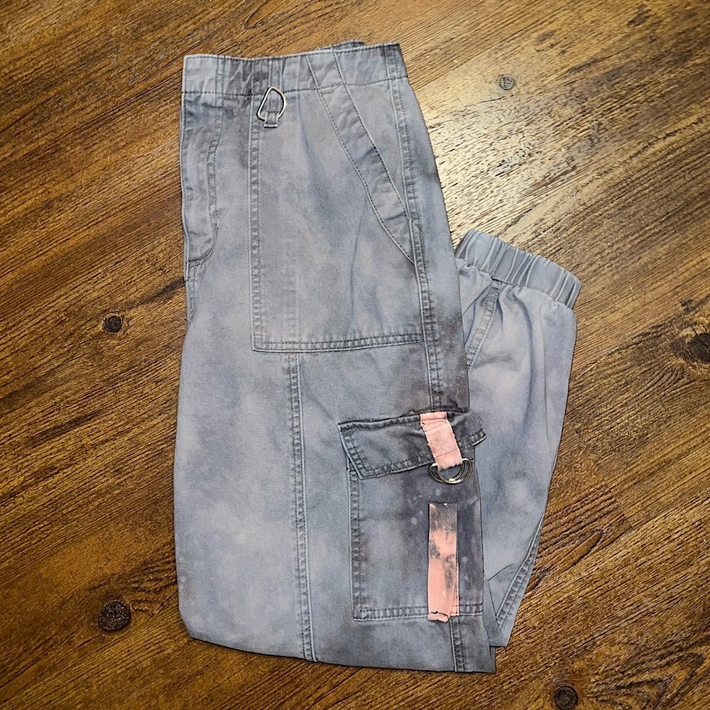 ⭐️Forever 21 Gray Acid Wash Cargo Buckled Cuffed Jogger Pants Size L - Picture 4 of 14
